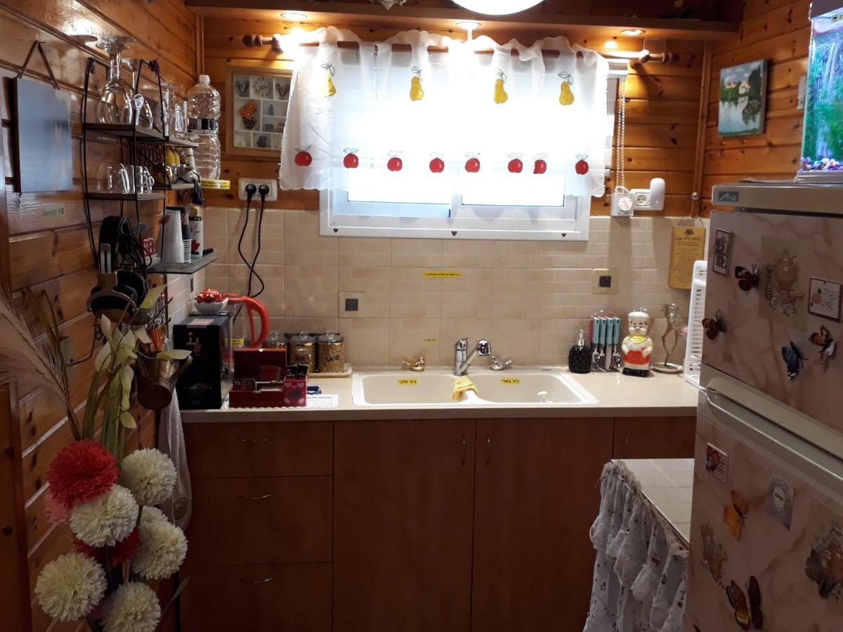 Happiness Zimmer צימר האושר - גם לציבור הדתי Lägenhet Nahariya Exteriör bild